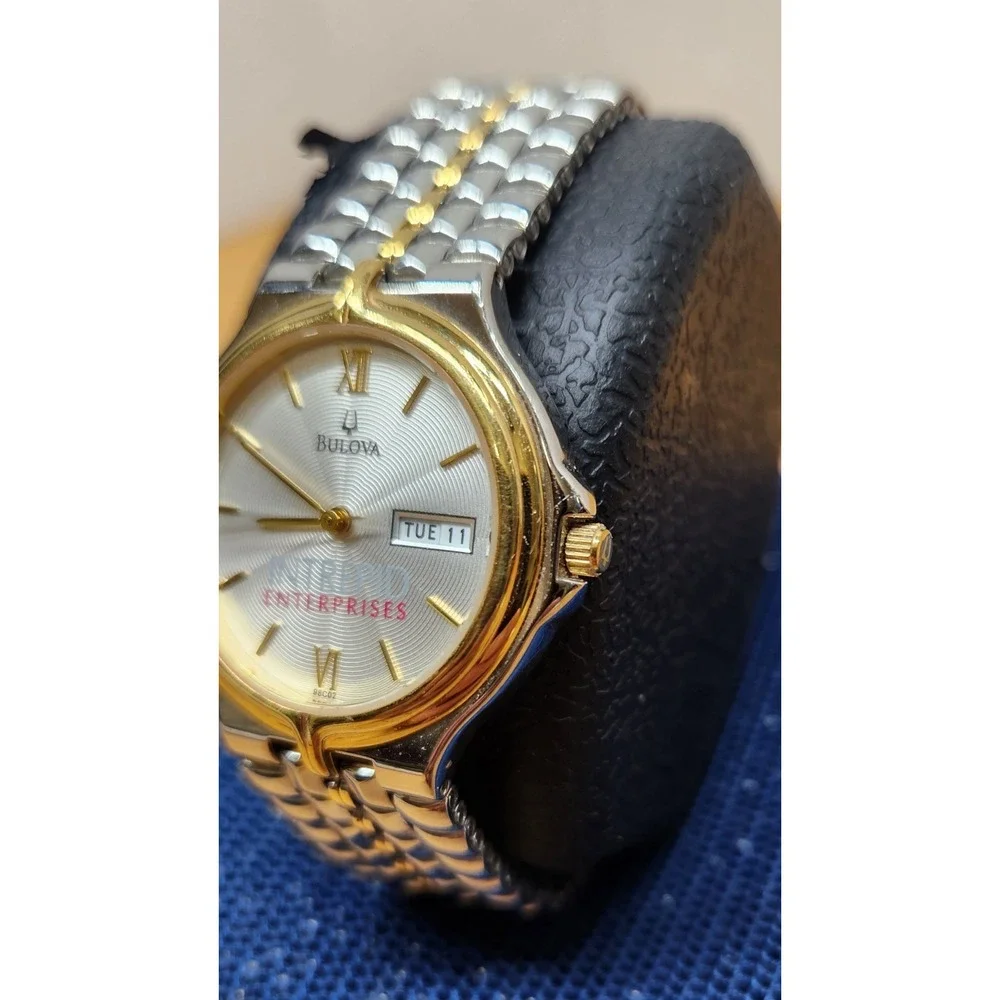 Bulova 98C02 Two Tone Silver Gold Day Date Watch Stainless Steel C876733 works